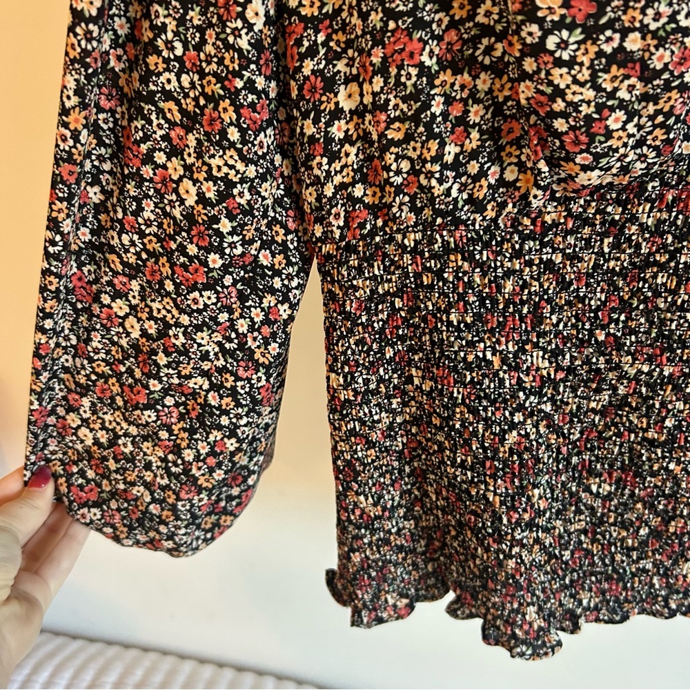NWT Eclair floral v-neck‎ smocked blouse 1X - Picture 4 of 7